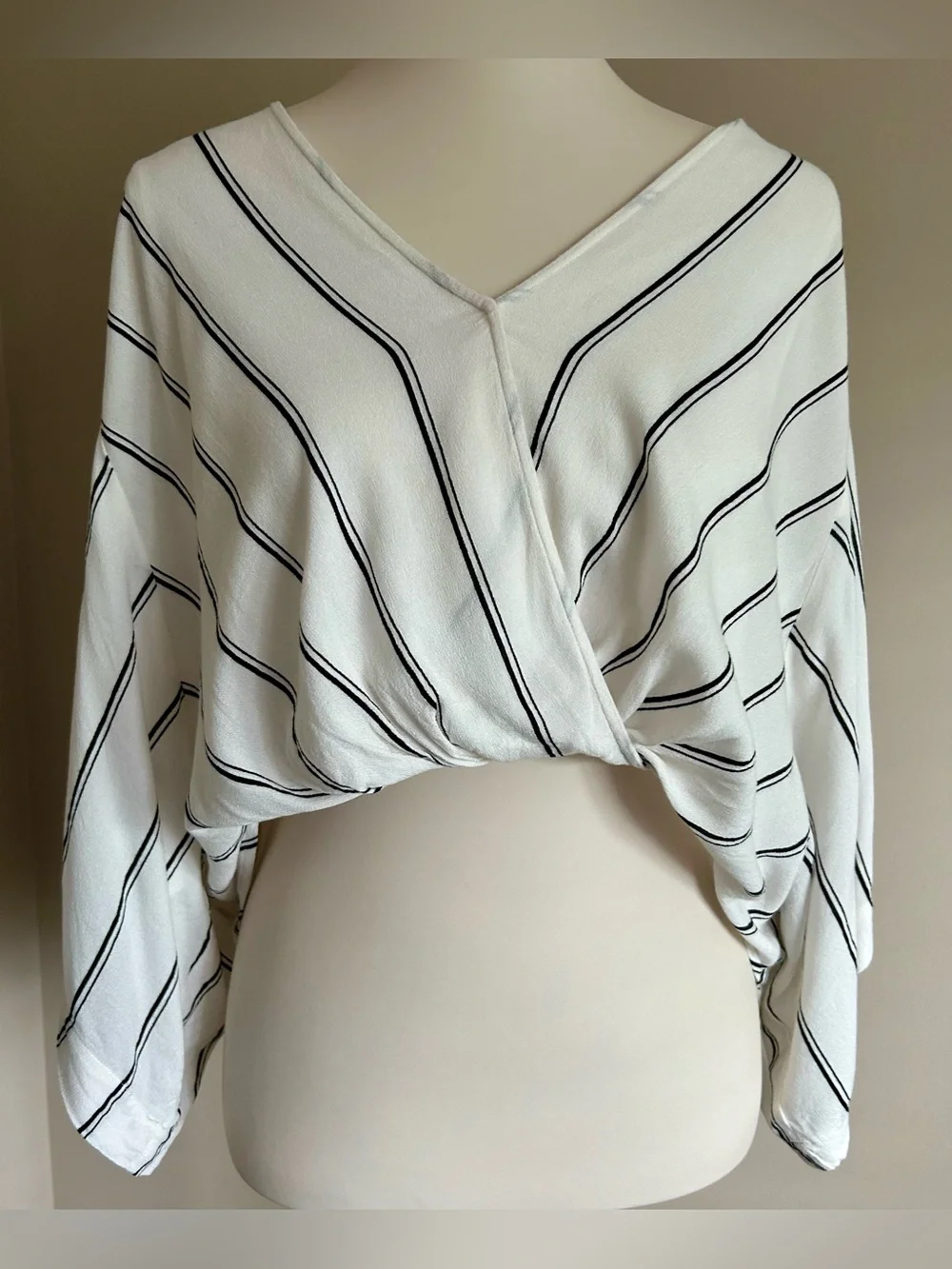 Free People “Sleepy Time” 100% Rayon Kimono Blouse in Pearl Combo - Picture 5 of 10